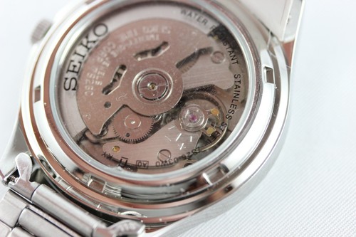 SEIKO 5 Automatik Tag+Datum Glasboden Edelstahlarmband Herrenuhr SNKM53K1 - Bild 2 von 12