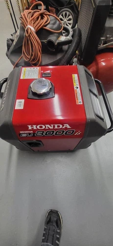 Honda EU3000is 3000-Watt Gas Powered Inverter/Generator LOCAL PICKUP (WBP011674)