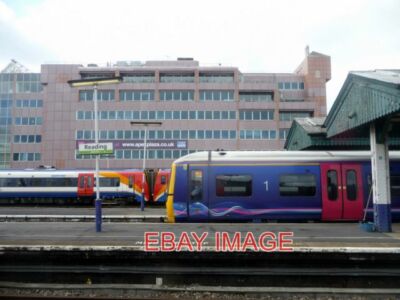 FOTO LESEBAHNHOF BERKSHIRE VOM ZUG AUS GESEHEN.  2011