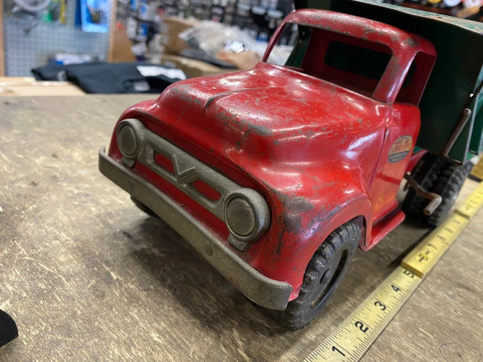 Camión de volteo Tonka 1956 de colección guardabarros redondo juguete de hojalata funciona original bonito montículo sobreviviente Foto 2 de 4