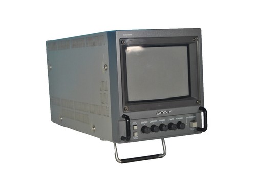 SONY Trinitron Color Video Monitor PVM-9045Q Powered On No Tested