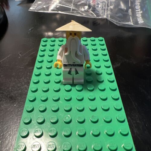 LEGO Ninjago Sensei Wu Minifigure with Hat from Golden Weapons 2011 HTF RARE  - Picture 1 of 5