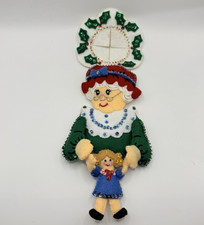 Vintage Bucilla Felt Mrs Claus w/Child Christmas Door Hanger Ornament Sequins
