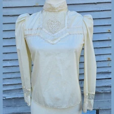 Gunne Sax Jeunes Filles 80s Victorian Lace Cream High Neck Blouse Fits like XS