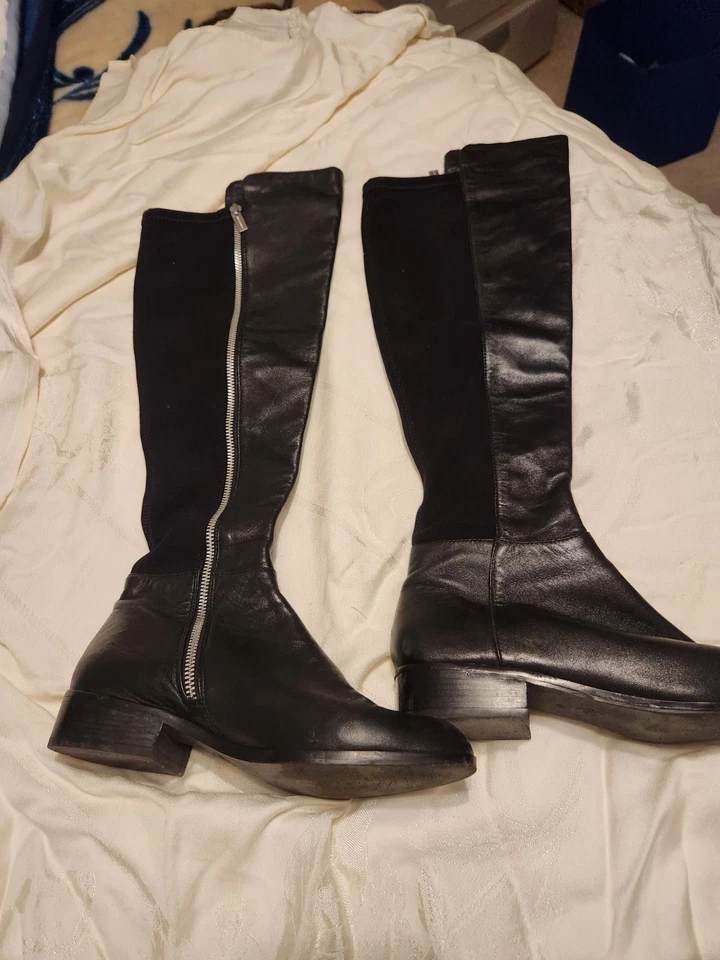 Ladies Size 9 Black Leather  And Fabric Knee Boot - Image 2 of 4
