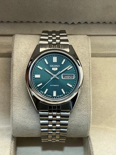 Vintage Seiko 5 automatic 7009 day/date men's wrist watch