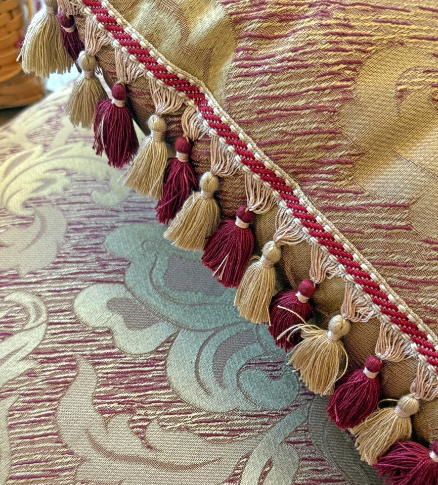 Pair of High End Decorator Brocade Throw Pillows in Gold and Claret ZZ475 - Image 3 of 4