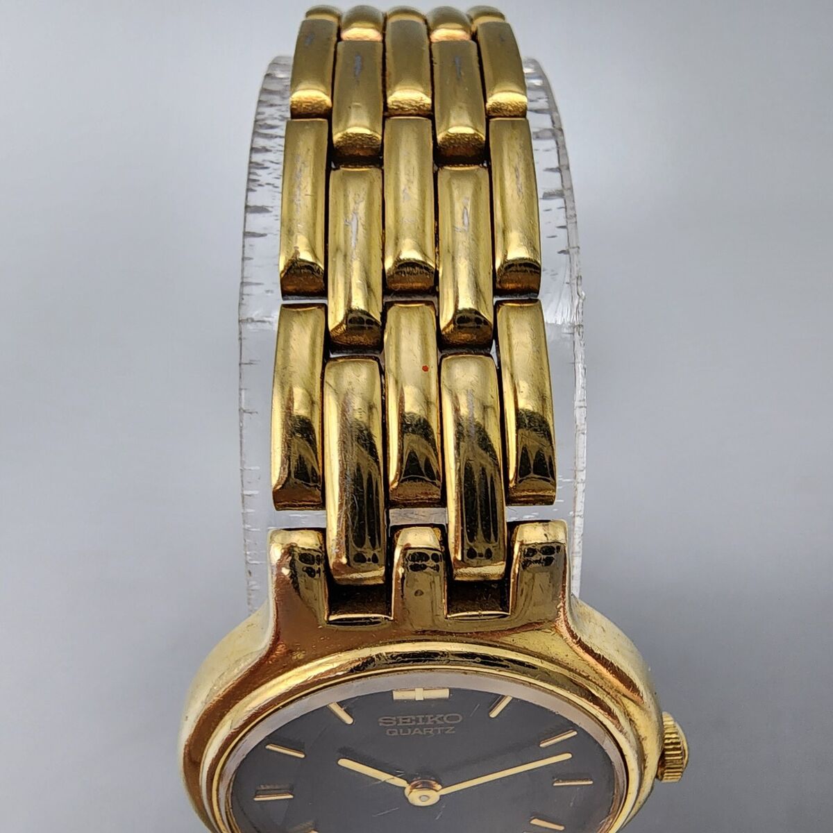 Seiko Watch Women 22mm Black Dial Gold Tone Round 1N00-0A90 Seiko Watch Women 22mm Black Dial Gold Tone Round 1N00-0A90