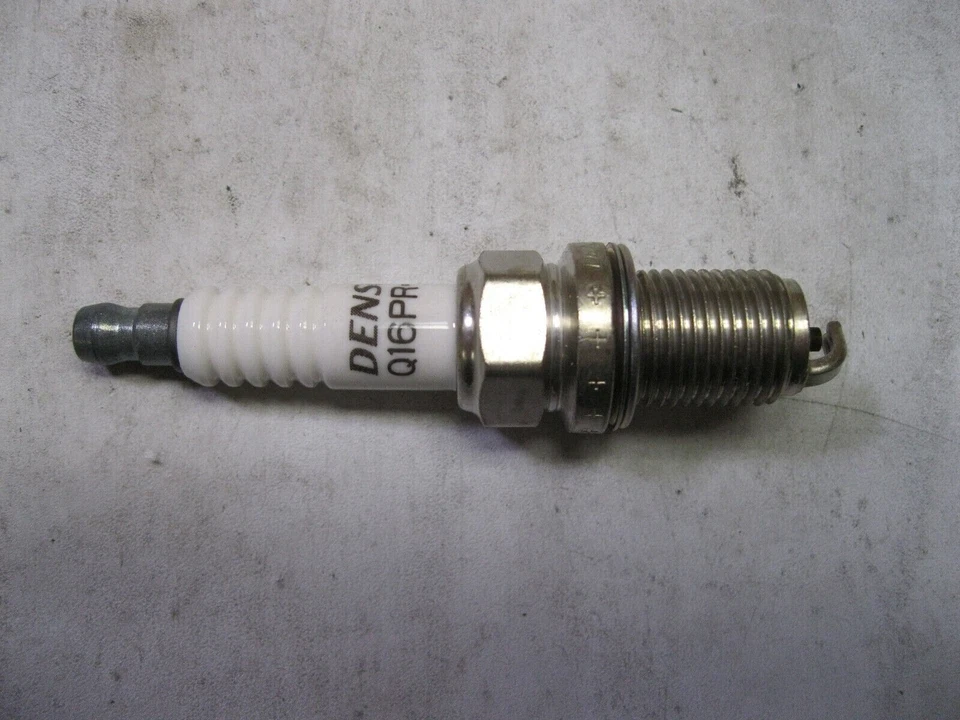 2 Spark Plugs-Natural DENSO 3137 (2 pack) Q16PR-U Foto 2 de 4