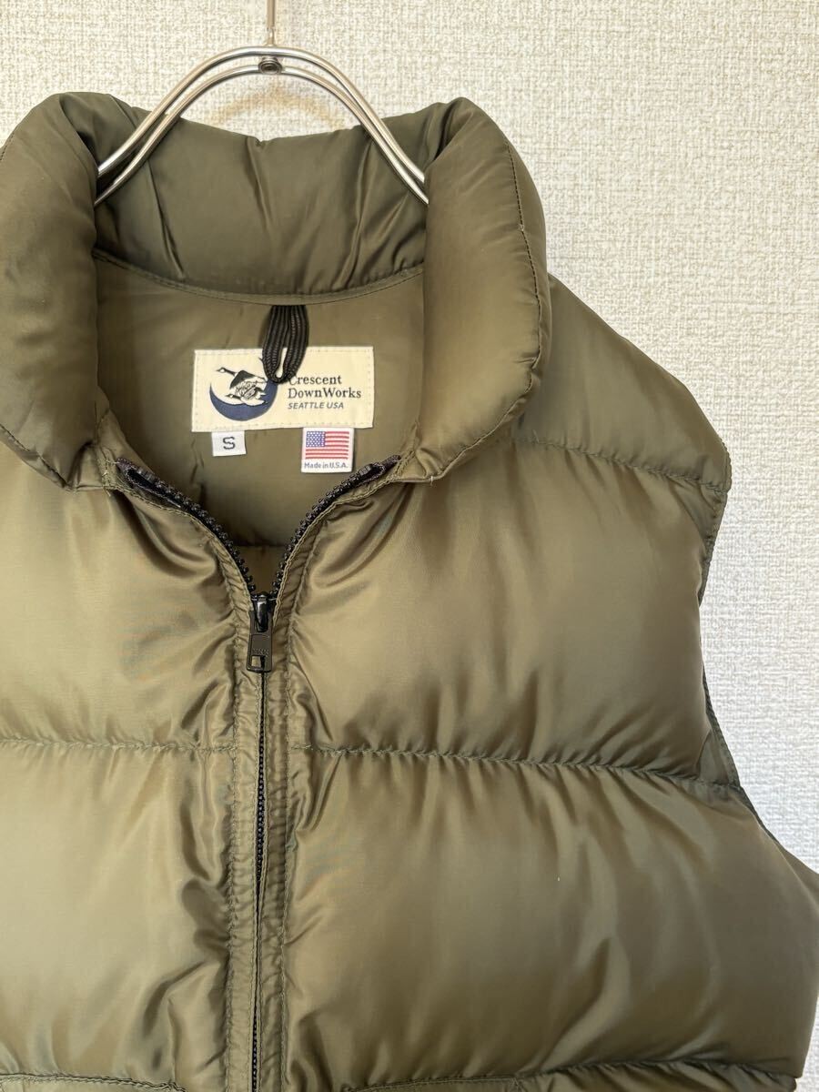 Gilet Déperlant Crescent Down Works – Duvet D’oie – Olive – Taille S – USA – Très Bon état