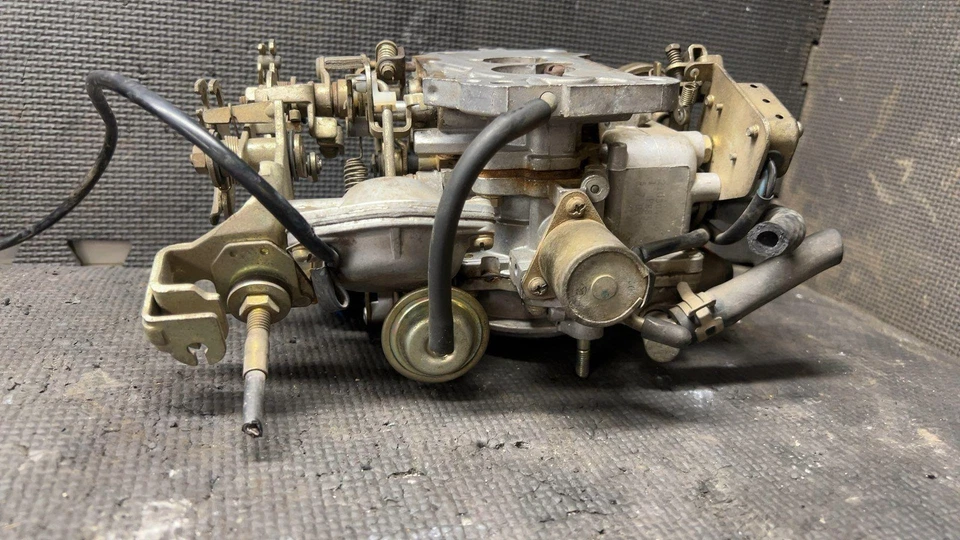 1986 Mazda B2000 Pickup Carburetor OEM - Image 3 of 4