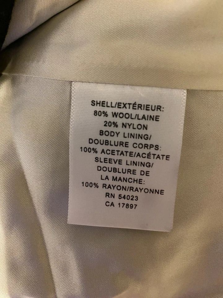 Abrigo de mujer Banana Republic negro con botones delanteros mezcla de lana chaquetón grande Foto 4 de 4