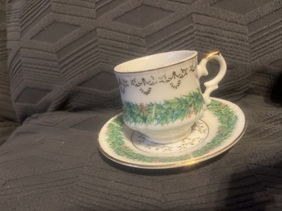 RARE vintage Inarco Japan Demitasse Cup And Saucer Holly Berries