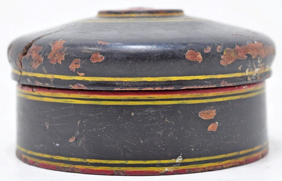 Antigua caja de madera Kum Kum en polvo Tika original laca tallada a mano pintada Foto 2 de 4