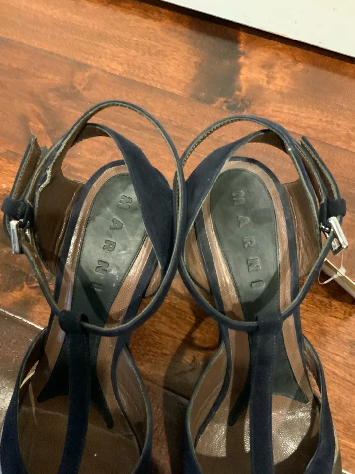 Tacones de plataforma de cuña Maryjane de gamuza plateada y azul marino Marni, talla 9,5 (US) 39,5 (IT) Foto 3 de 4