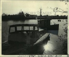 1972 Press Photo Two half sunken boats sink into the water - not03180