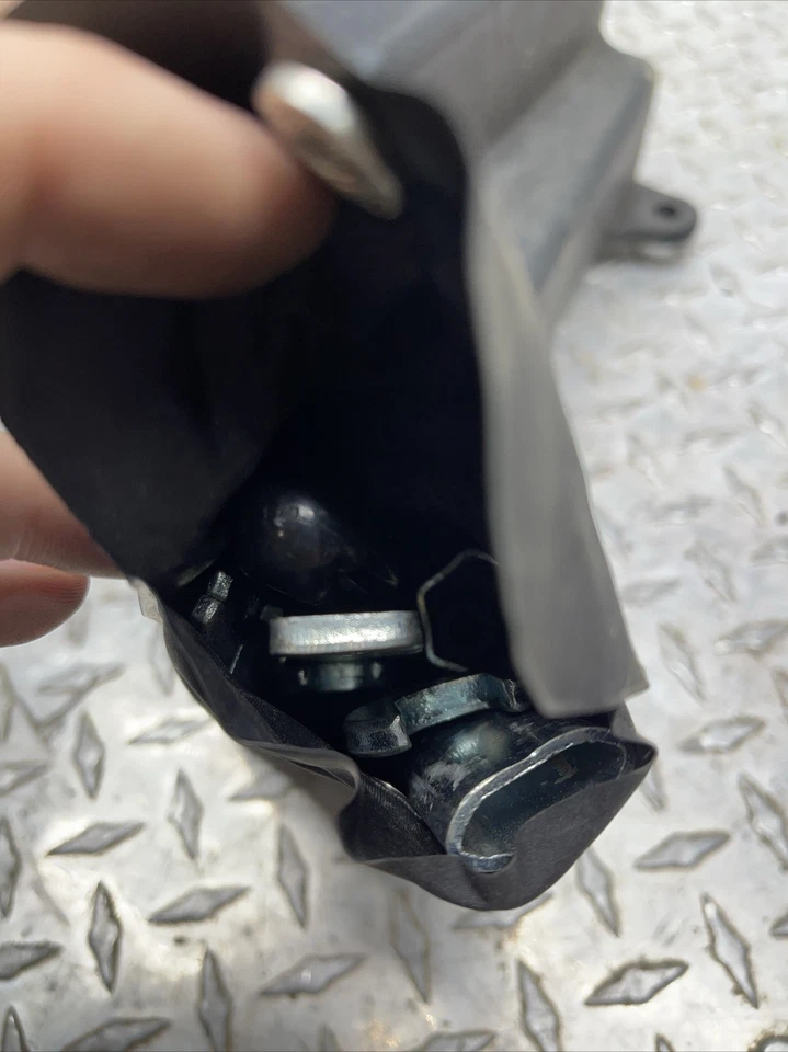 02 2002 YAMAHA V STAR 650 ИНСТРУМЕНТ НАБОР ОТСЕК ДЛЯ ХРАНЕНИЯ КОРОБКА С ИНСТРУМЕНТАМИ - Изображение 3 из 4