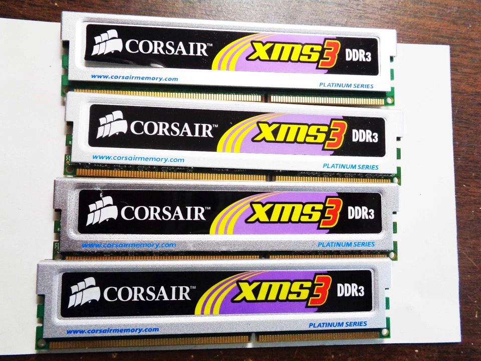 Corsair XMS3 DDR3 CM3X1024-1333C9 1024MB 4GB . (4 x 1GB) - Image 2 of 2
