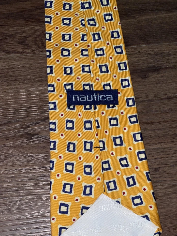 Corbata Nautica Para Hombre Talla Única Amarilla Seda Cuadrados Geométricos Impresa a Mano Italia EE. UU. Foto 3 de 4