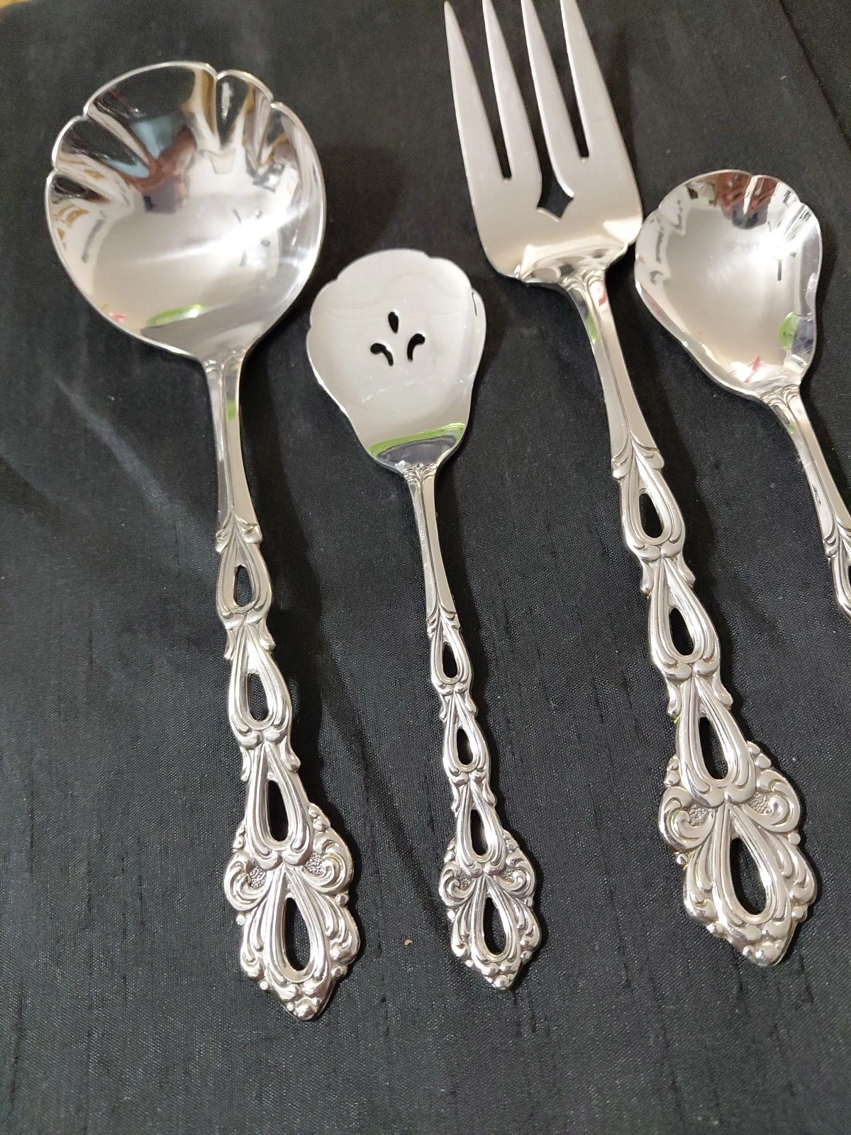 Oneida Chandelier Stainless Flatware