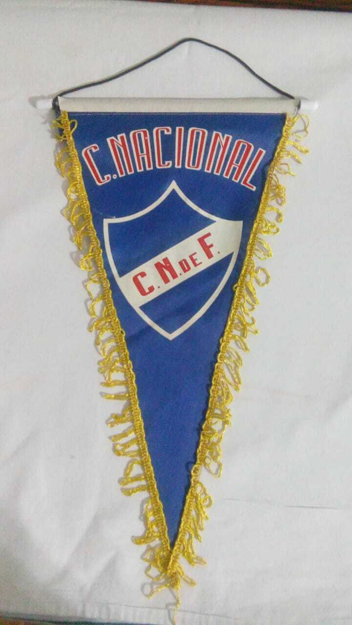 CLUB NACIONAL DE FOOTBALL - BOLSO - Montevideo - Uruguay - Soccer PENNANT