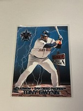 2000 Vanguard High Voltage #32 Tony Gwynn  **018632