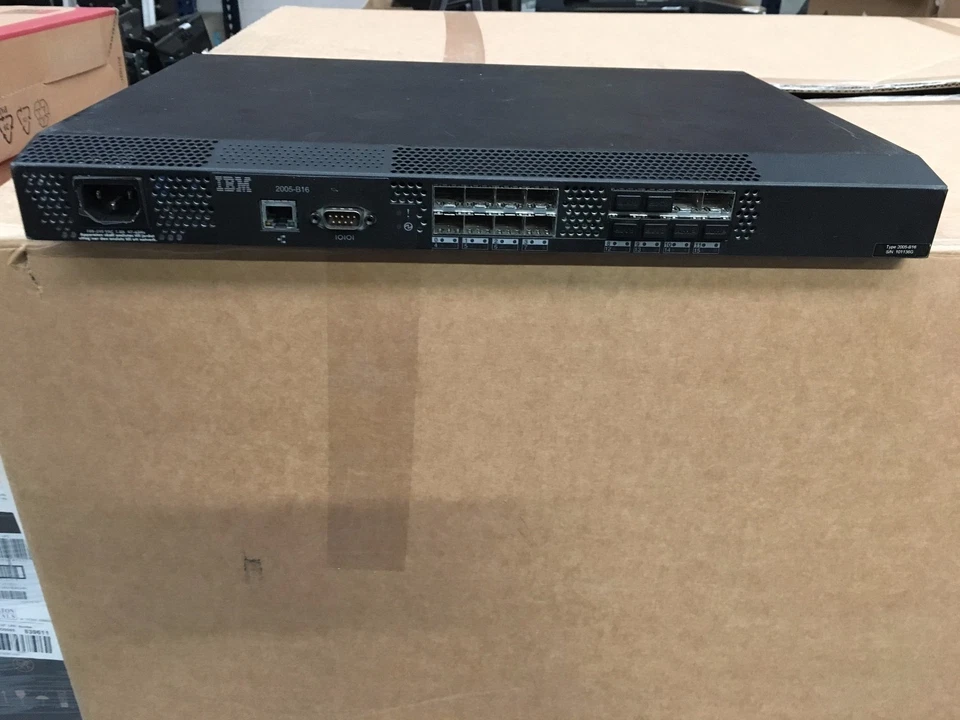 IBM 2005-B16 TotalStorage - 4Gbps Fibre Channel Switch 16-port- 8x 4Gbps SFP's - Image 4 of 4