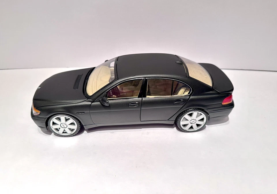 WELLY BMW 745i 1:18 Scale Diecast Model Car Custom Wheels Read Desc - Image 3 of 4