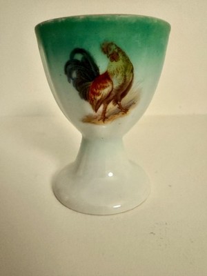 alter Eierbecher mit drei Motiven, Spritzdekor (HÜ1)