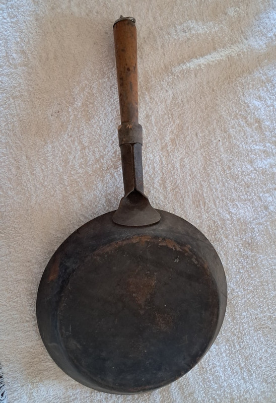Vintage 1949-1955  8 inch light Weight Cowboy Camping Skillet With Long Handle