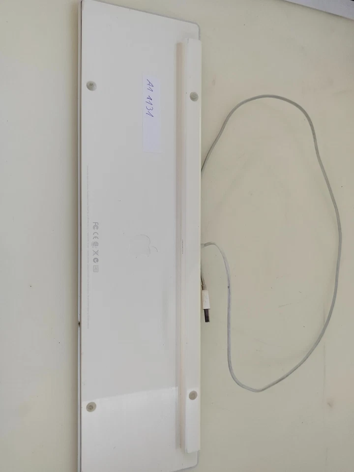 Apple Keyboard A1243 USB mit Ziffernblock – Deutsch - gebraucht (A1 1131) - Bild 2 von 2