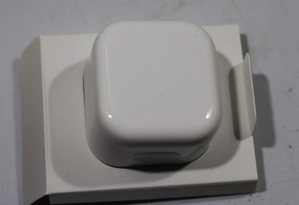 Apple MUVT3B/A 24pin USB-C 20W Power Adapter Smartphone Smart Watch Tablet BNIB - Image 4 of 4