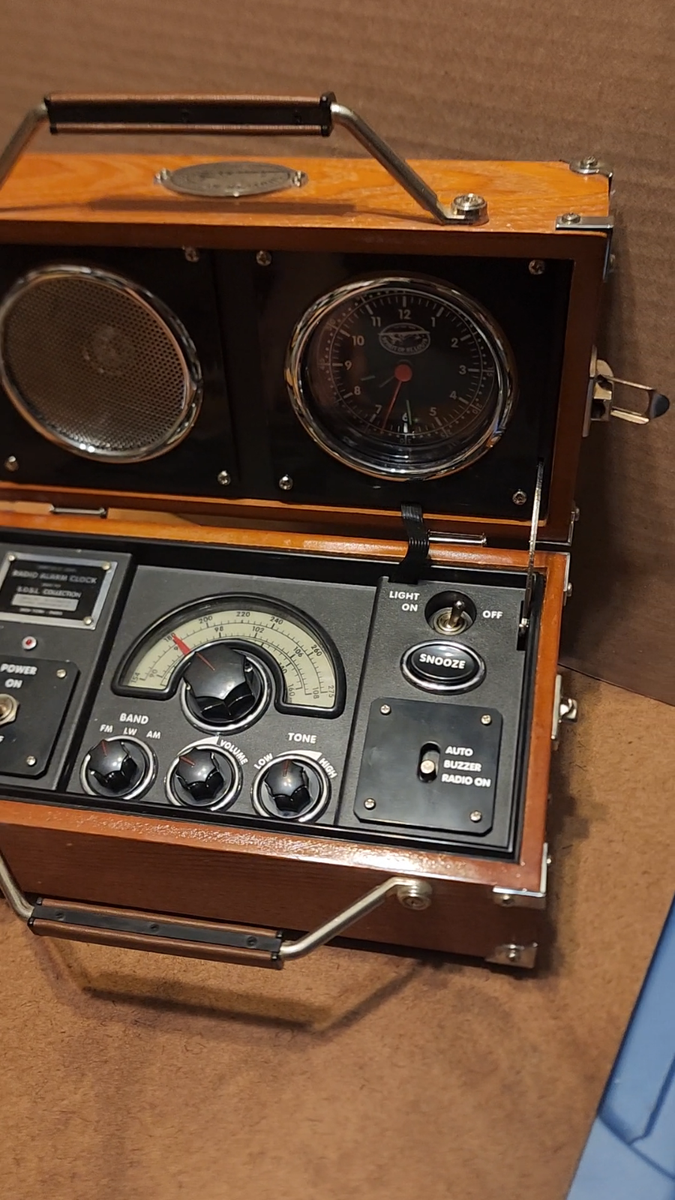 希少）スピリットオブセントルイス　ラジオアラームロック　AM/FM（裏面訳あり） 希少・新品 スピリット オブ セントルイス Spirit of St Louis AM／FM