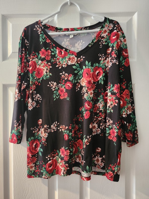 Pioneer Woman Black Floral Shirt-Women's Size XL -3/4 Sleeve-Lovely Roses