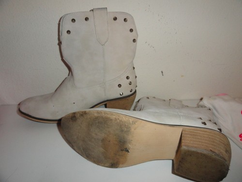 CREAM COLORED COWBOY BOOTS 
