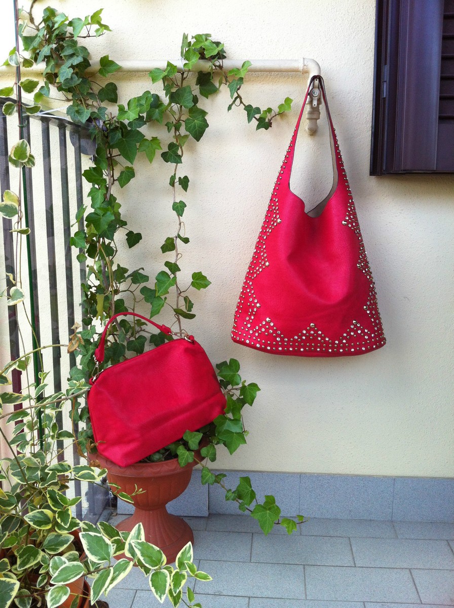 BORSA SECCHIELLO ROSSO ECOPELLE BORCHIE BRILLANTINI BERSHKA ZARA