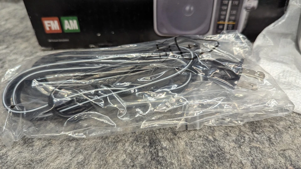 Portable AM / FM Radio Battery Operated Analog Radio AC Powered Silver RF-240 - Image 3 of 4