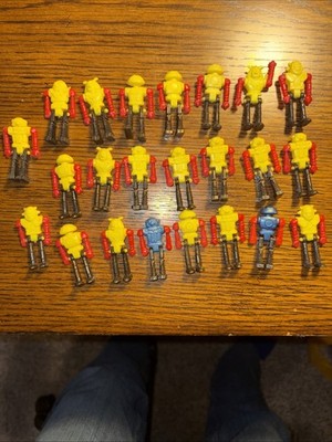 Alox Tharx Robot Lot of 23- Intergalactic Wars Surprise Pai Chips 80s