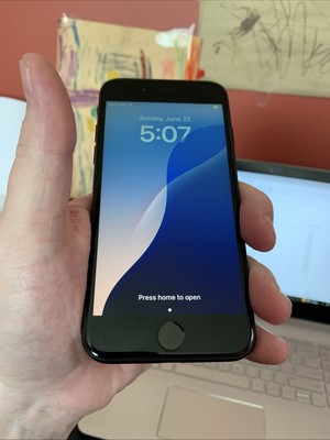 iphone se 3rd gen unlocked 64gb batt heath 85 or higher