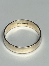 9ct GOLD WEDDING RING