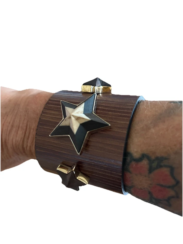 Pulsera de cuero con tachuelas Givenchy Star Foto 3 de 4
