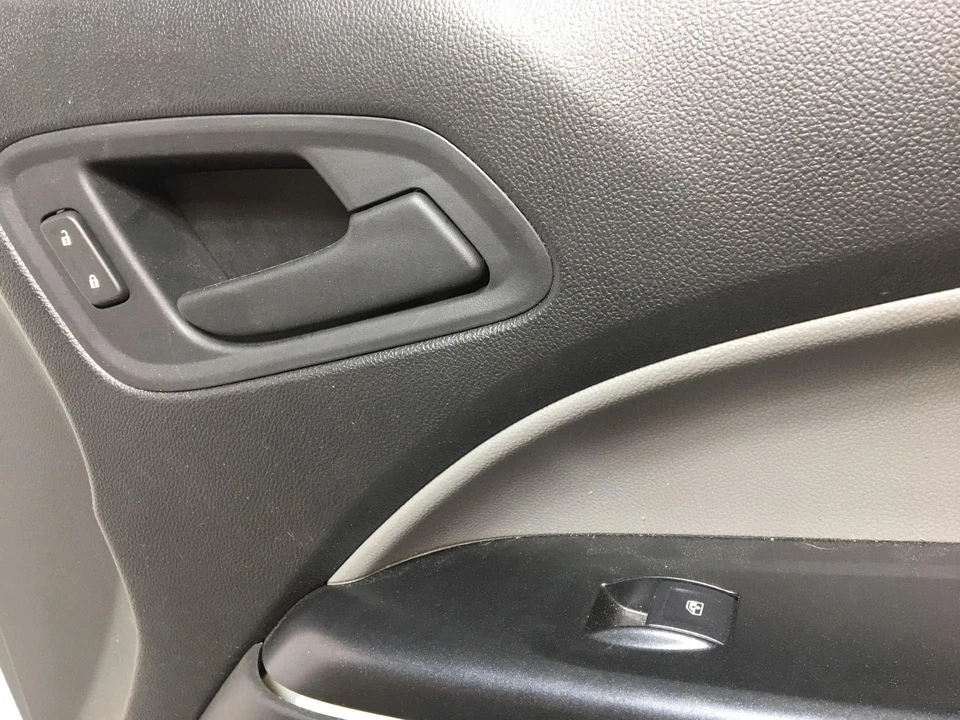 20 GMC CANYON Front Door Trim Panel - Изображение 2 из 2