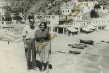 #53924 IKARIA (Thermes) Greece 29.8.1956. A couple of vacationers. Photo
