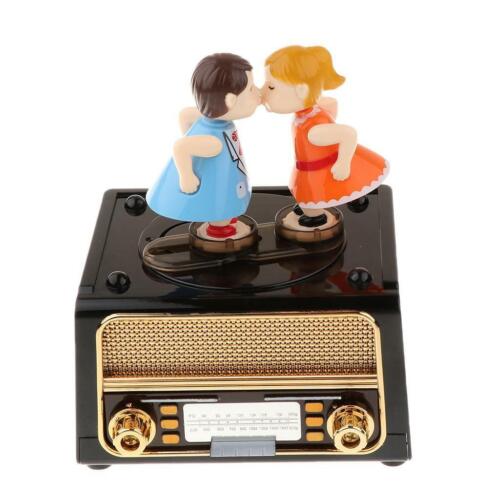 Wind up Music Box Vintage Look Radio Music Box with  Lover Kissing  - Table Desk - Afbeelding 1 van 12