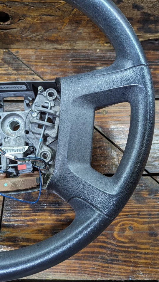 Руль 2009-2012 Ford Escape с переключателем круиз-контроля 8L84-3600-CE3 от оригинального производителя - Изображение 3 из 4