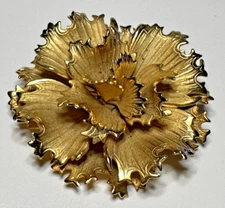 Lisner gold tone flower Carnation brooch Pin Floral Vintage