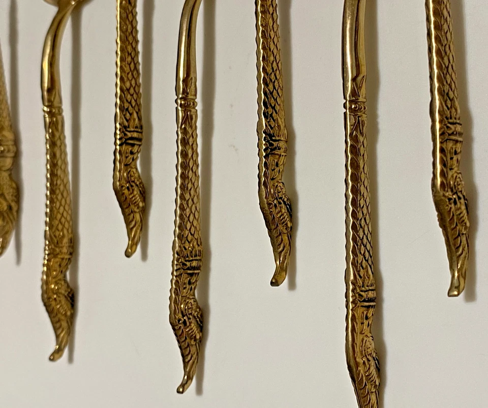 Set da dessert, 6 cucchiaini e 6 forchettine Siamesi in ottone, Design Drago - Immagine 3 di 4