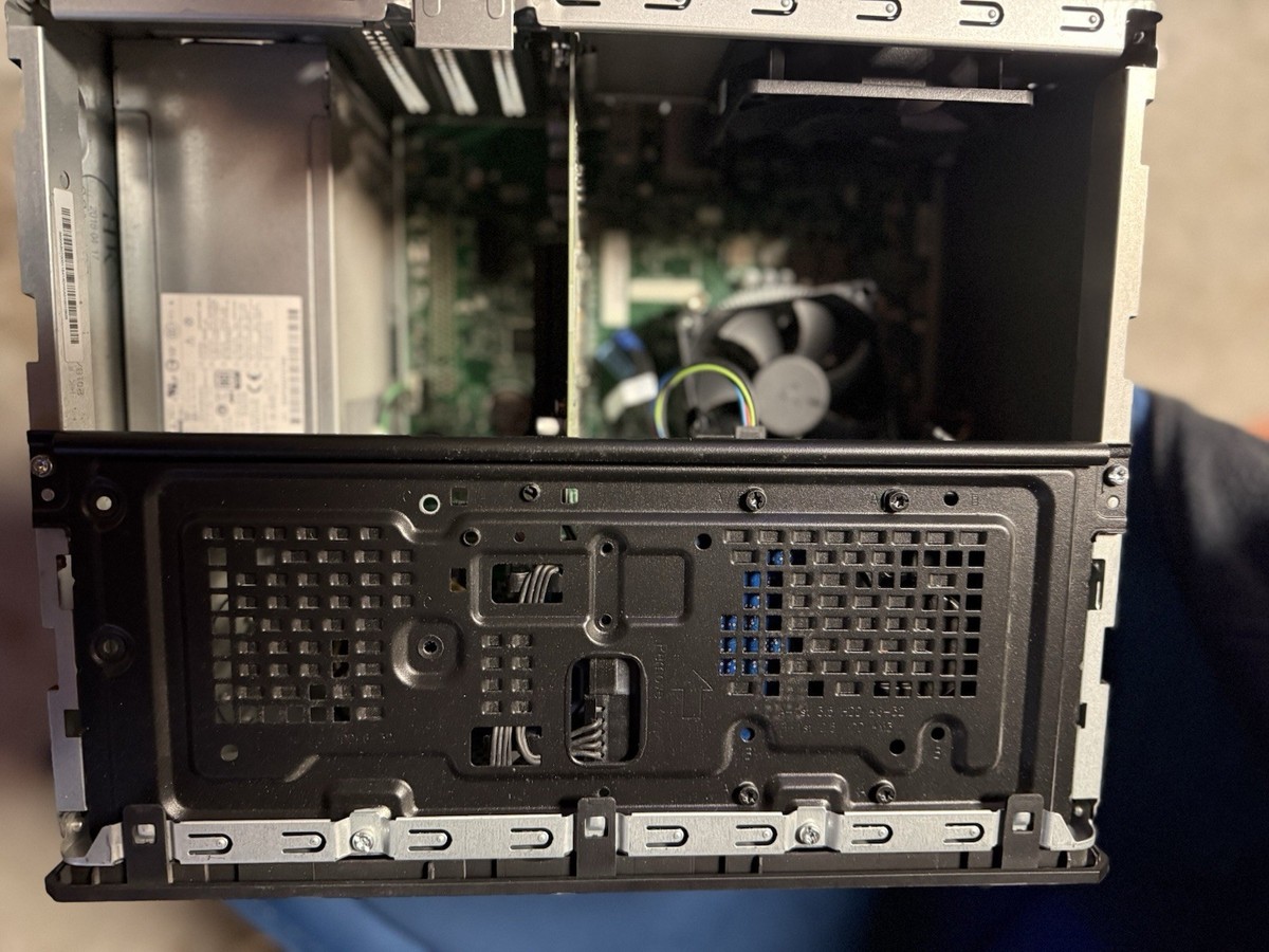 HP Pavilion Gaming Desktop 690-00xx Ryzen 7 1700 16GB RAM 1TB HDD