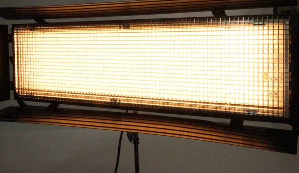 Kino Flo Image 40 4-Bay Light Panel w/ Yolk -Tested in perfect working order 001 - Image 4 of 4