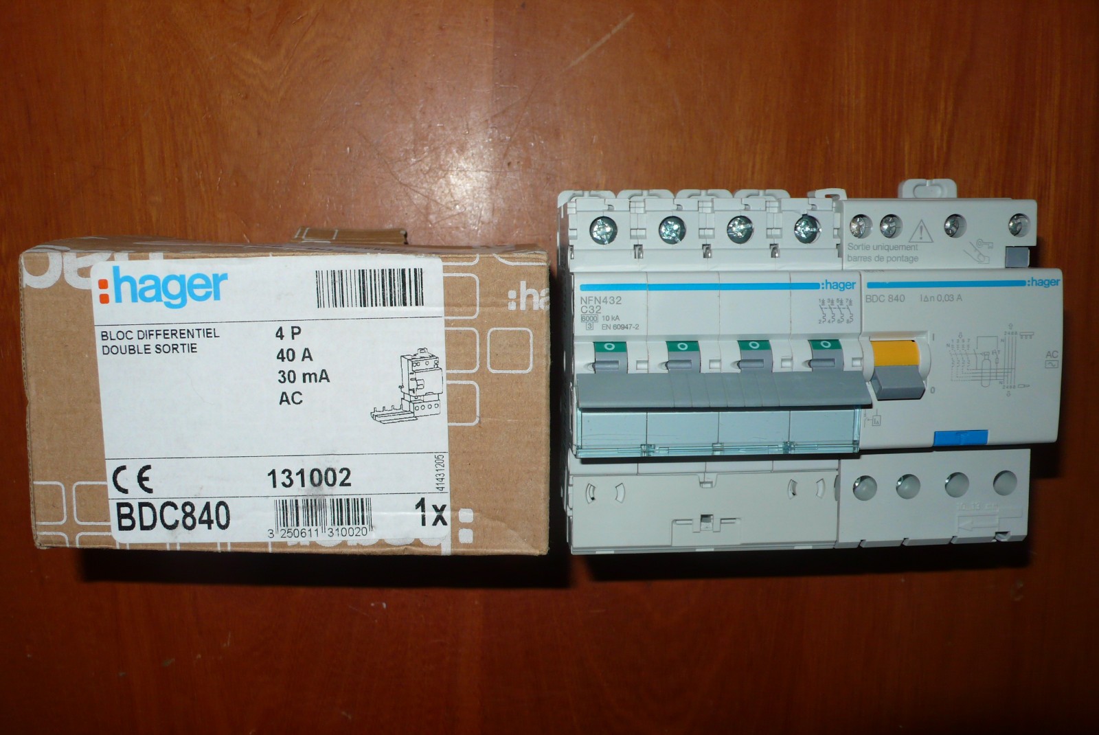 Disjoncteur tétrapolaire Hager NFN432 courbe C pour sécuriser les circuits triphasés 32A 30mA